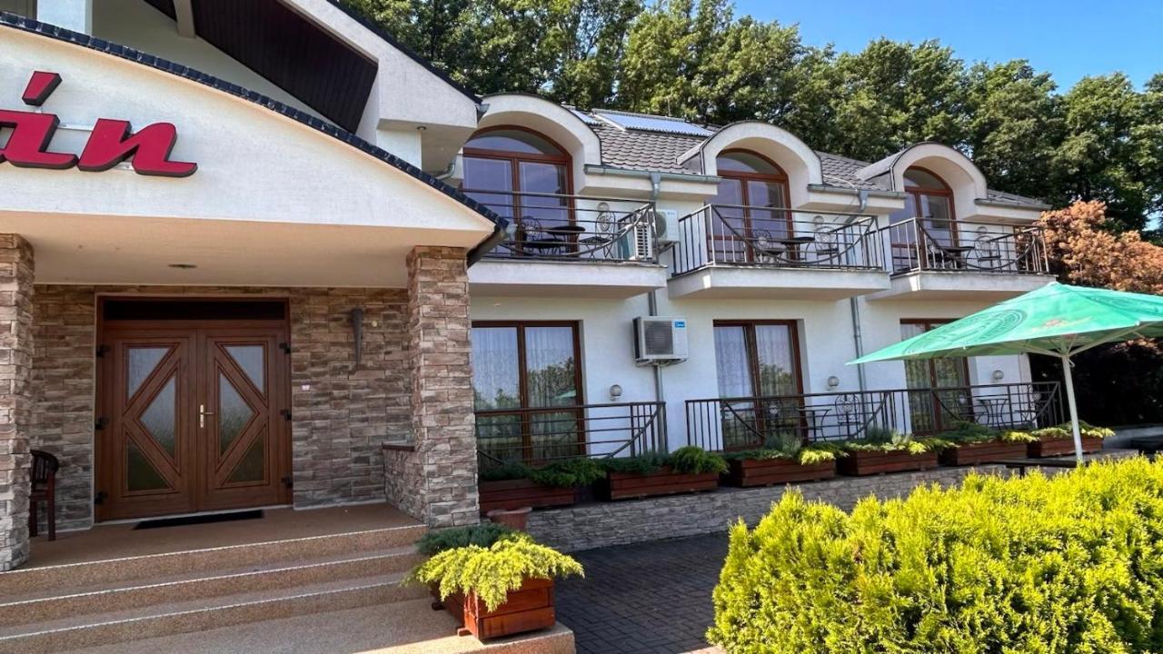Mery Ján Podhájska Esterno foto